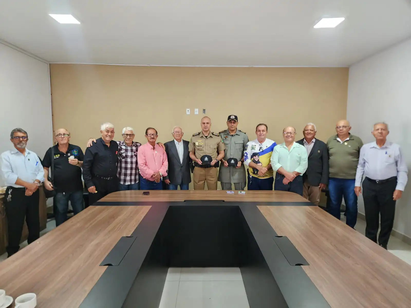 Comandante Geral da PMGO recebe AOFMIL e AVEGO Comandante Geral da PMGO recebe AOFMIL e AVEGO