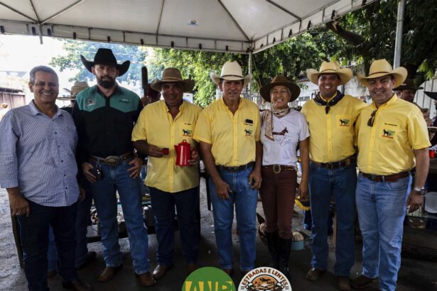 Esquenta do Encontro de Comitivas: Tradição e Cultura Sertaneja na Selaria Burro no Brete