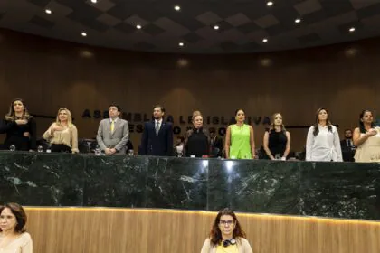 Mulheres que fazem a diferença: prefeitas e primeiras-damas são homenageadas na Alego
