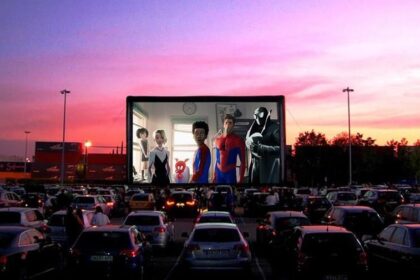 Goiânia recebe cinema drive-in gratuito com estrutura profissional e filmes de peso no Parque Mutirama