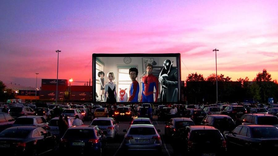 Goiânia recebe cinema drive-in gratuito com estrutura profissional e filmes de peso no Parque Mutirama