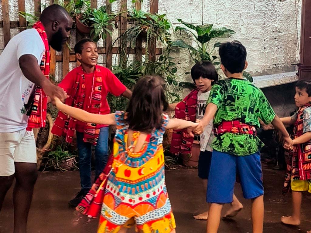 Mercado de Àkesán celebra cultura afro-brasileira com dança, feira e protagonismo negro em Goiânia