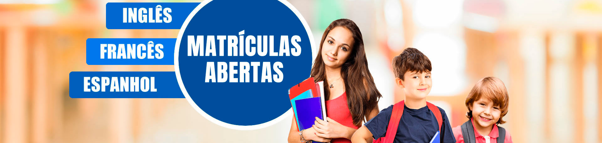 Cursos de línguas, matrículas abertas, crianças felizes.
