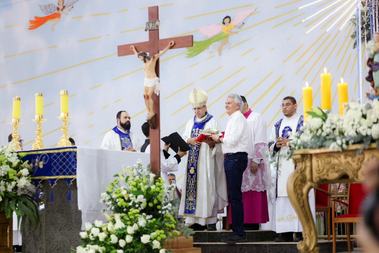 Com 450 mil fiéis, Romaria do Muquém se encerra com missa solene e presença do governador Ronaldo Caiado