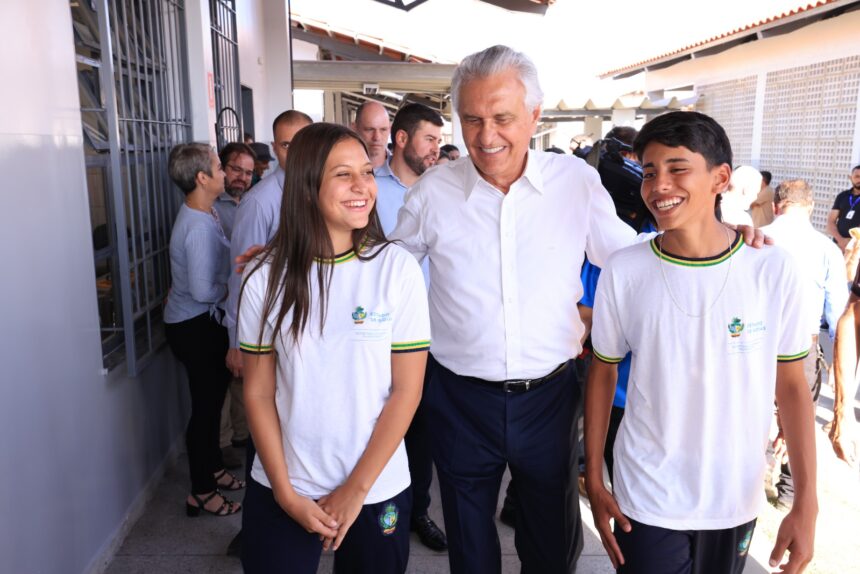 Goiás: Caiado anuncia prêmio de até R$ 10 mil para alunos que se destacarem na prova de Matemática do Enem 2025