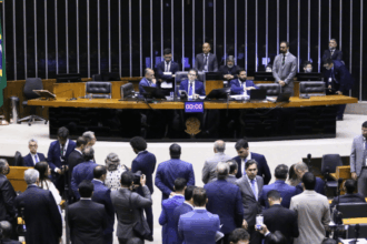 Câmara aprova urgência do projeto de anistia em meio a impasse político