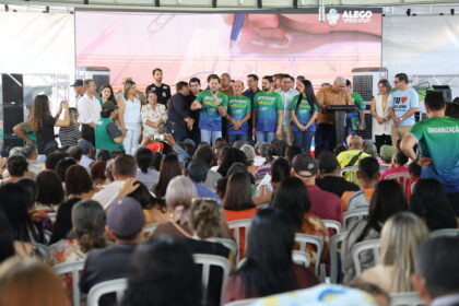 Parlamento oferece serviços gratuitos e atraí cinco mil pessoas em Santo Antônio do Descoberto durante ação social