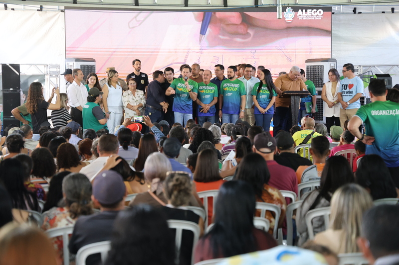 Parlamento oferece serviços gratuitos e atraí cinco mil pessoas em Santo Antônio do Descoberto durante ação social