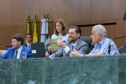 Plenário aprova licença de 121 dias e medidas para cota racial em Goiás
