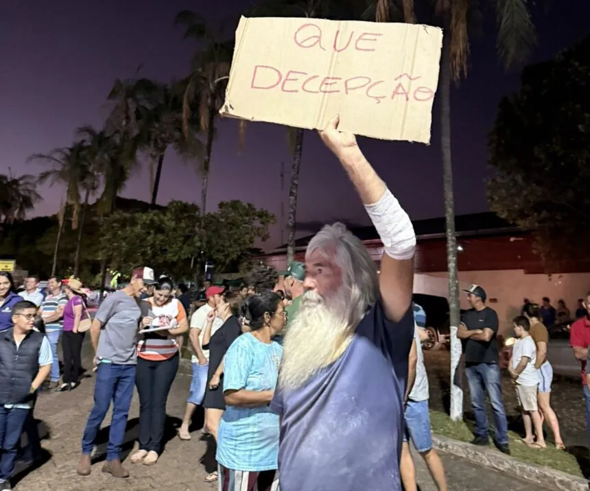Piracanjuba se levanta: população reage e barra tentativa de 13º e férias para vereadores Piracanjuba se levanta: população reage e barra tentativa de 13º e férias para vereadores