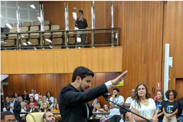 Rodrigo Rizzo assume mandato na Câmara de Goiânia e se torna o vereador mais jovem da legislatura
