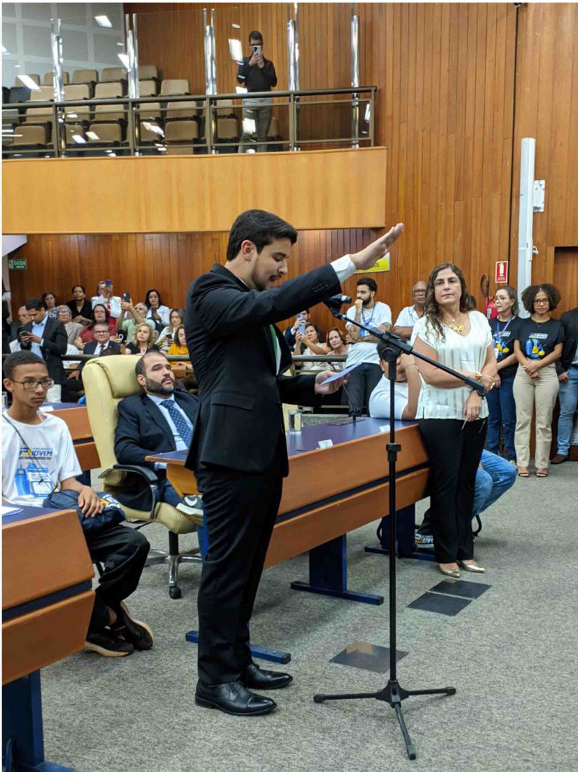 Rodrigo Rizzo assume mandato na Câmara de Goiânia e se torna o vereador mais jovem da legislatura