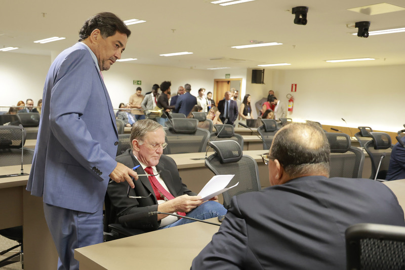Comissão aprova isenção de ICMS e regulamentações para empresas públicas em Goiás