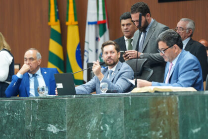 Plenário Iris Rezende debate temas de interesse público e aprova projeto de instituição para idosos em Goiânia