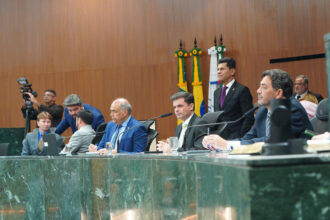 Projeto “Dirija Como Uma Mulher” pode ser aprovado hoje em Goiás, destacando a valorização feminina no trânsito.