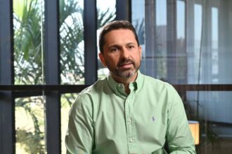 Crise na Gestão de Leandro Vilela: Contrato Nulo e Desemprego em Massa