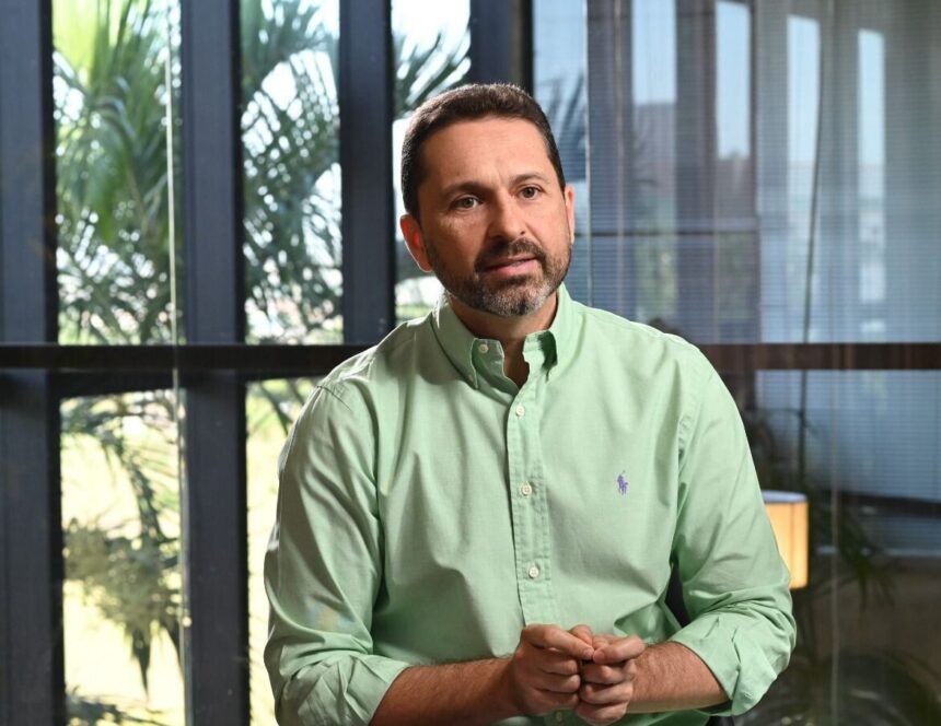 Crise na Gestão de Leandro Vilela: Contrato Nulo e Desemprego em Massa Crise na Gestão de Leandro Vilela: Contrato Nulo e Desemprego em Massa