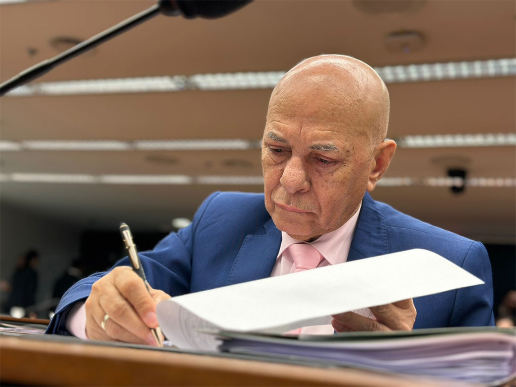 Professor Alcides desmente fake news e esclarece: votação foi para incentivar o cinema brasileiro, não para taxar redes sociais