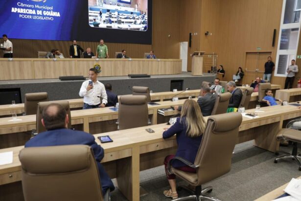 Sessão da Câmara de Aparecida tem cobranças por melhorias e aprovação de projeto sobre conteúdo escolar