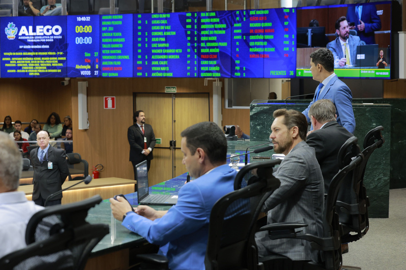 Deputados deliberam sobre 74 proposituras em sessão da Assembleia de Goiás hoje, destacando nova lei sobre cargos comissionados.