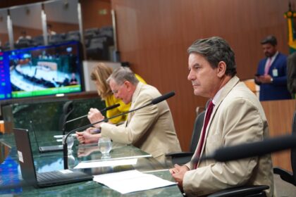 Plenário de Goiás celebra 100 sessões e avança na promoção da literatura local e saúde da mulher