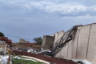 Fortes chuvas e vendaval causam destruição em Itumbiara (GO)