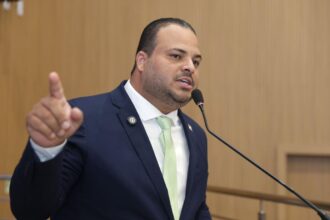 Projeto de Dieyme Vasconcelos proíbe obras com conteúdo inapropriado nas escolas de Aparecida