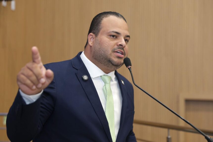 Projeto de Dieyme Vasconcelos proíbe obras com conteúdo inapropriado nas escolas de Aparecida