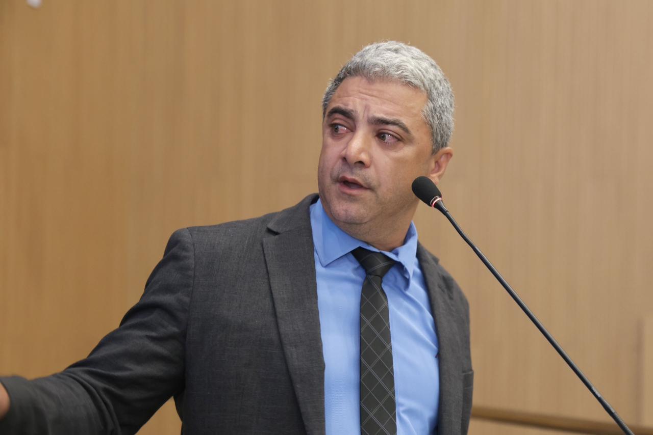 Vereador Cristiano Zoi se despede emocionado da Câmara de Aparecida após cassação do mandato