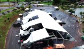 Tempestade com ventos fortes destrói tendas e barracas em Goianira