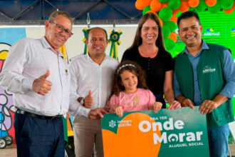 Entrega de escrituras e Aluguel Social reforça políticas de moradia e inclusão em Uruaçu