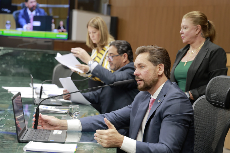 Governo de Goiás aprova atualização do ICMS sobre combustíveis após intenso debate no plenário