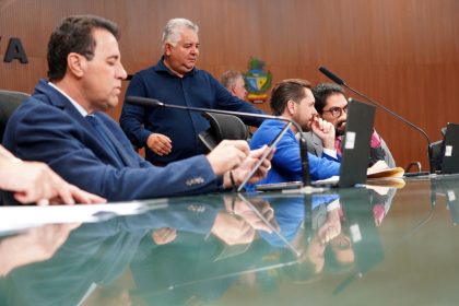 Goiás aprova proposta de incentivo a jovens cientistas em sessão da Assembleia Legislativa