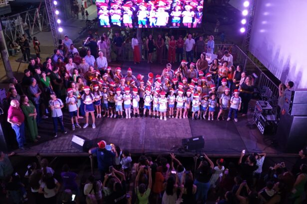 Natal de Luzes e Magia encanta Uruaçu e reúne multidão na abertura oficial das festividades