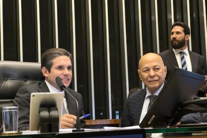 Professor Alcides defende “virada de página” e vota a favor do PL da Dosimetria