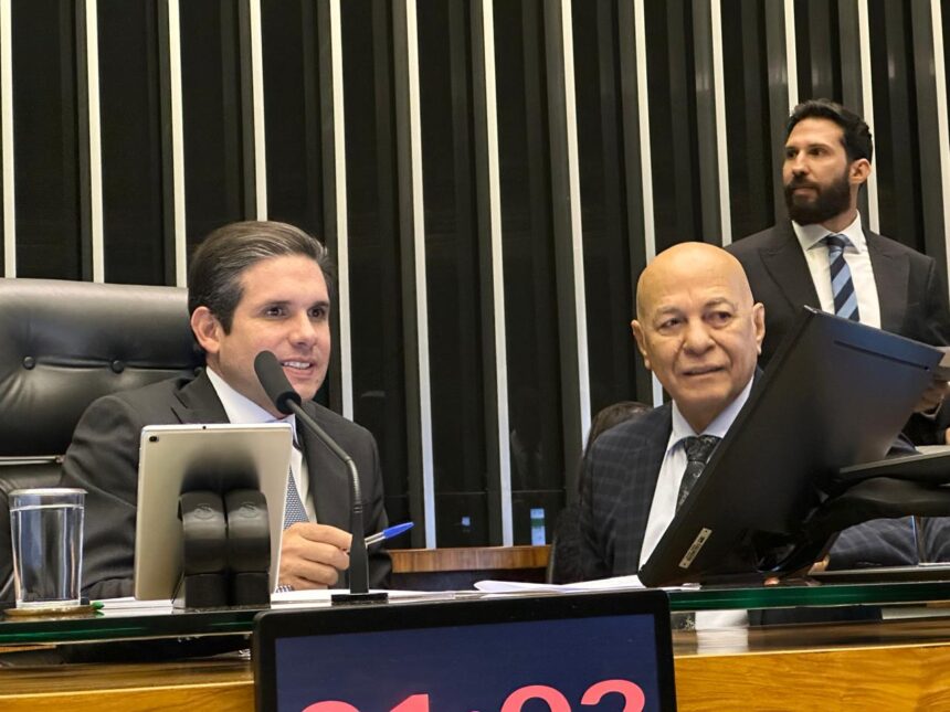 Professor Alcides defende “virada de página” e vota a favor do PL da Dosimetria