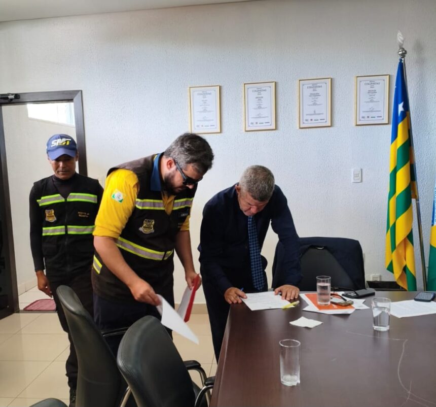 Uruaçu avança na segurança viária e garante reforços históricos junto ao Detran-GO Uruaçu avança na segurança viária e garante reforços históricos junto ao Detran-GO