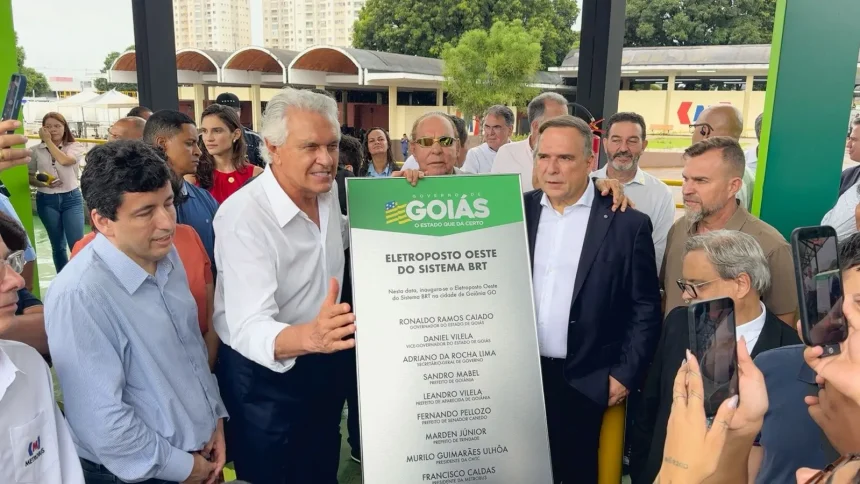 Governo de Goiás inaugura reforma do Terminal Praça A e apresenta 21 ônibus elétricos modernos