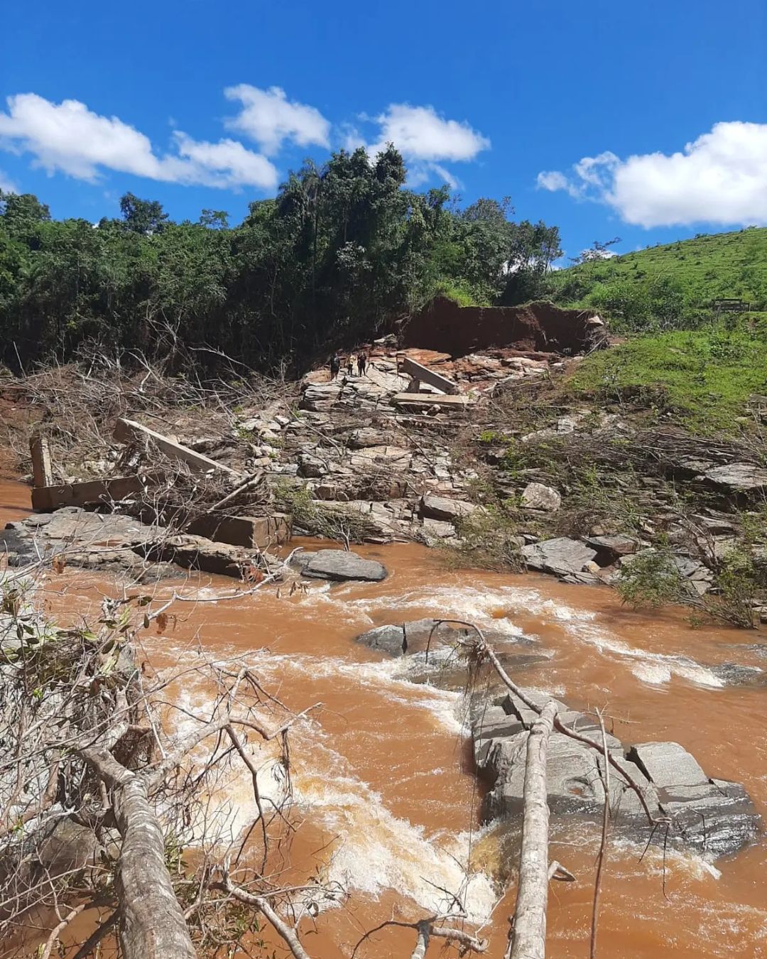 Travessia improvisada em Lagolândia é fechada e Seinfra define prazo
