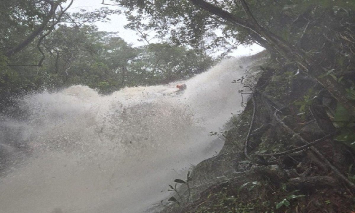 Cabeça d’água mata homem durante rapel na Serra do Cipó