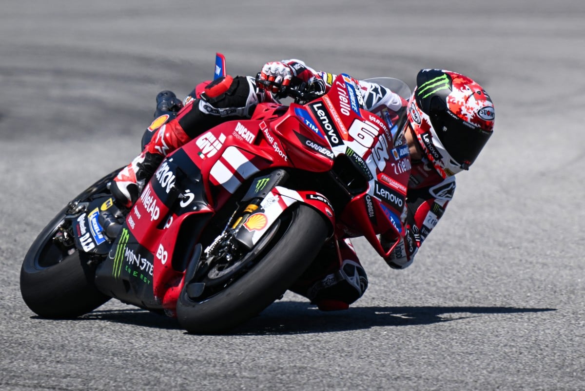 Yamaha ganha vantagem sobre Aprilia na disputa por Francesco Bagnaia, bloqueando transferência dos sonhos do piloto.