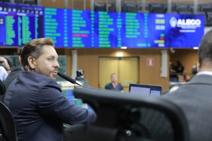 Parlamento goiano analisa cenário econômico e medidas do governo na primeira sessão do ano