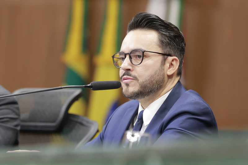 José Machado sanciona cinco leis em Goiás, abrangendo trânsito, cultura e educação inclusiva