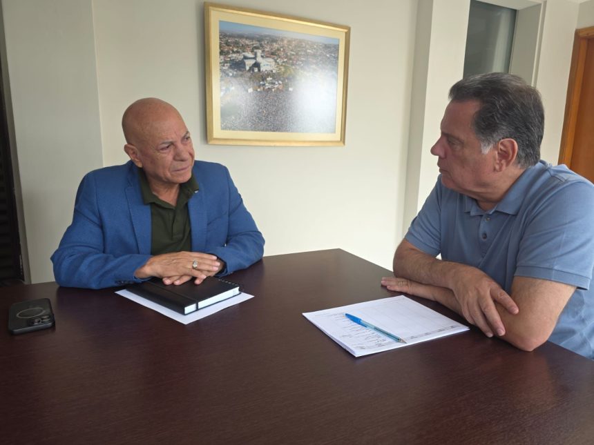 Marconi vem a Aparecida e usa escritório político do Prof. Alcides para atender lideranças locais