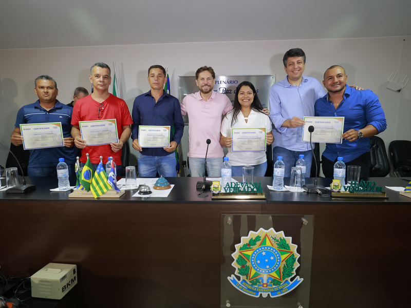 Homenagens do Legislativo e serviços essenciais marcam quinta-feira em Sítio d’Abadia e Buritinópolis, Goiás