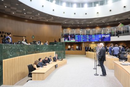 Plenária debate defesa da mulher e melhorias para servidores na Assembleia Legislativa nesta terça-feira