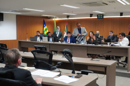 Déficit fiscal de R$ 5,3 bilhões em Goiás é relativizado pela secretária da Economia, que destaca R$ 7,21 bilhões em investimentos