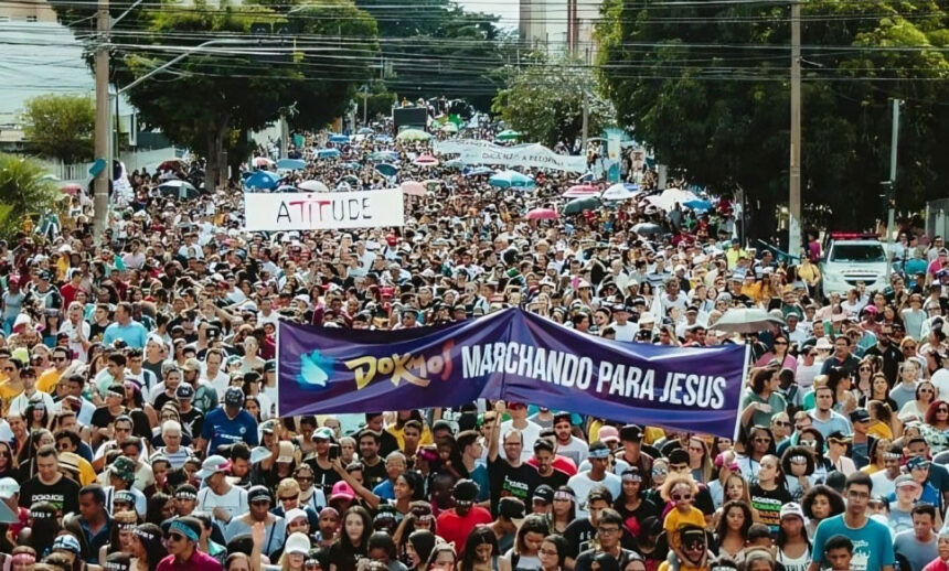 Uruaçu celebra 95 anos com a primeira Marcha Para Jesus no município