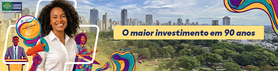 Mulher sorrindo com skyline de Goiânia ao fundo