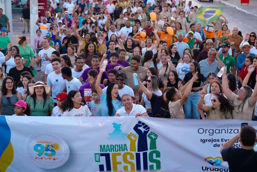 Primeira Marcha Para Jesus reúne multidão em Uruaçu e marca história nos 95 anos da cidade